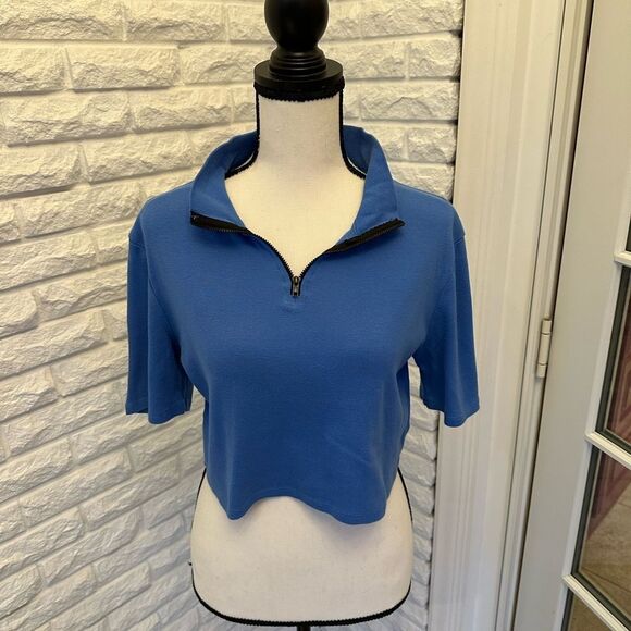 Short Sleeved Crop Top - Picture 1 of 4